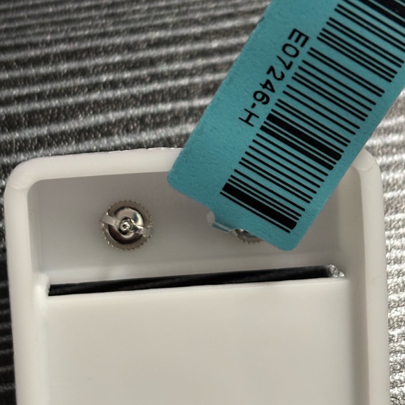 Elegant Silver Stud Earrings - Picture 3 of 3